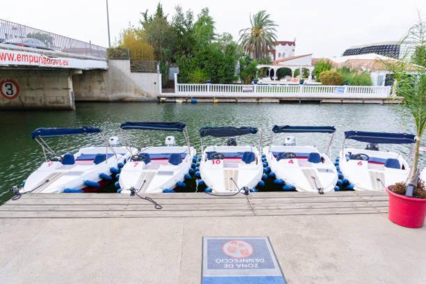 Charmante Maison Coeur De Ville 650M Plage Empuriabrava Kültér fotó