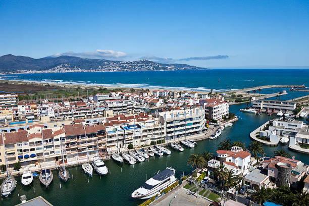Charmante Maison Coeur De Ville 650M Plage Empuriabrava Kültér fotó