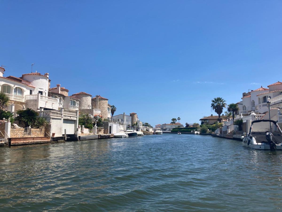 Charmante Maison Coeur De Ville 650M Plage Empuriabrava Kültér fotó