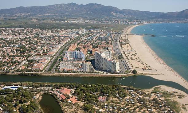 Charmante Maison Coeur De Ville 650M Plage Empuriabrava Kültér fotó